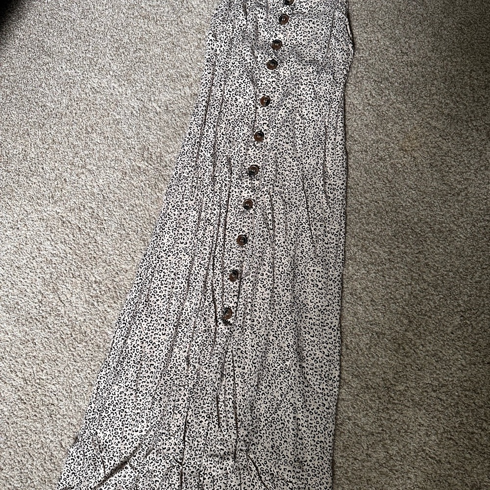 Chic Leopard Print Maxi Dress with Buttons